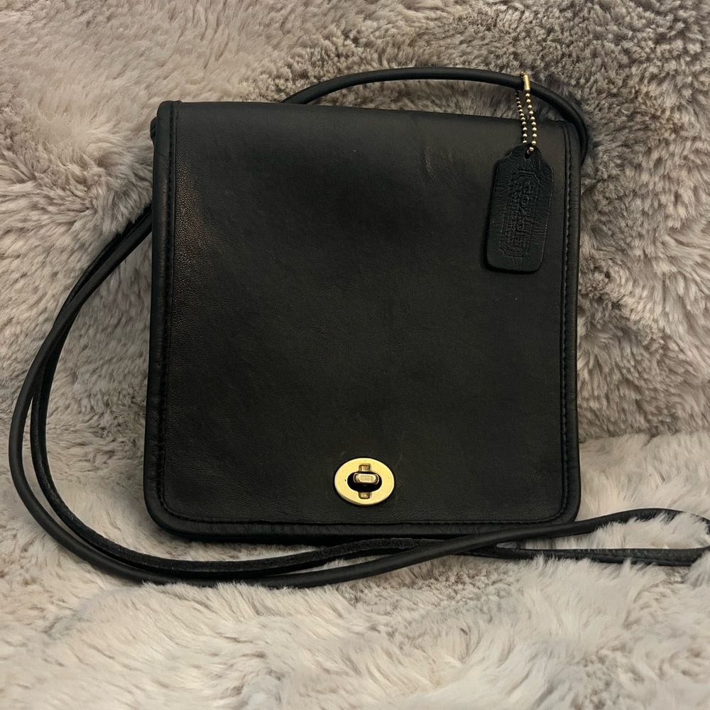 Vintage Coach Compact Pouch 9620 Black Leather Crossbody with brass turnlock